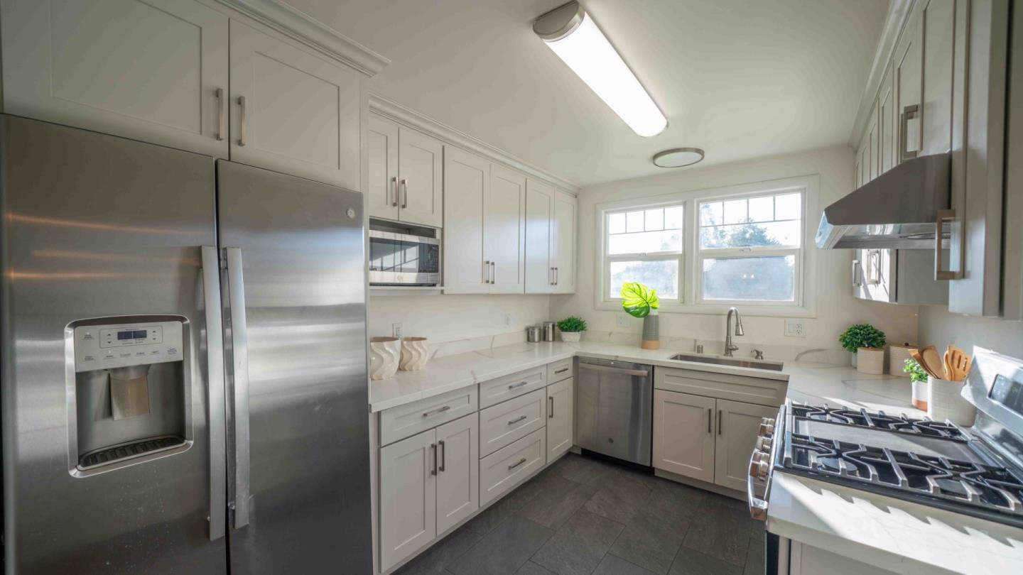 Detail Gallery Image 7 of 15 For 1091 Essex Ave, Sunnyvale,  CA 94089 - 3 Beds | 1 Baths