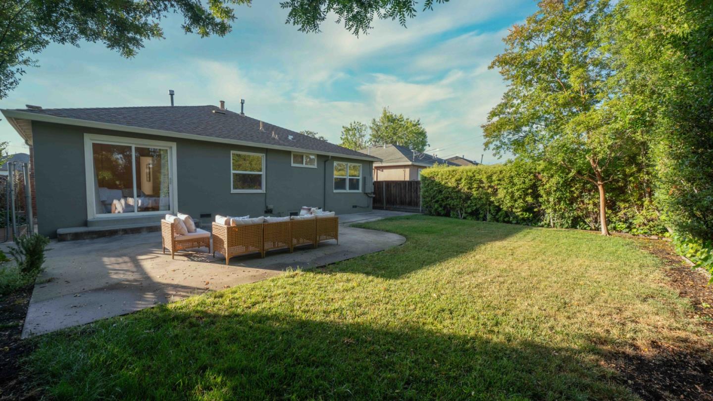 Detail Gallery Image 8 of 15 For 1091 Essex Ave, Sunnyvale,  CA 94089 - 3 Beds | 1 Baths