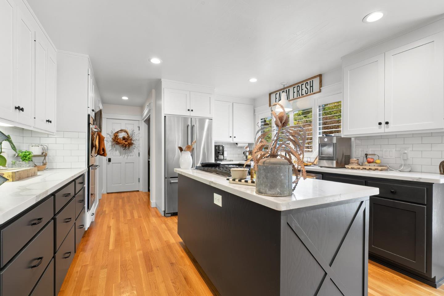 Detail Gallery Image 14 of 86 For 995 Old Farm Ln, Aptos,  CA 95003 - 3 Beds | 3 Baths