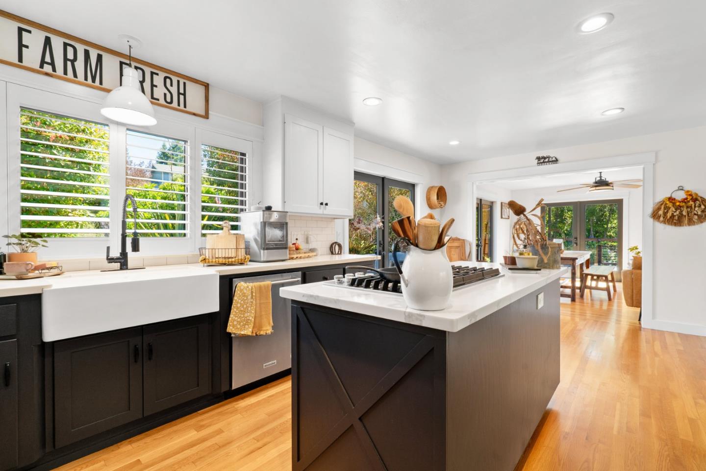 Detail Gallery Image 15 of 86 For 995 Old Farm Ln, Aptos,  CA 95003 - 3 Beds | 3 Baths