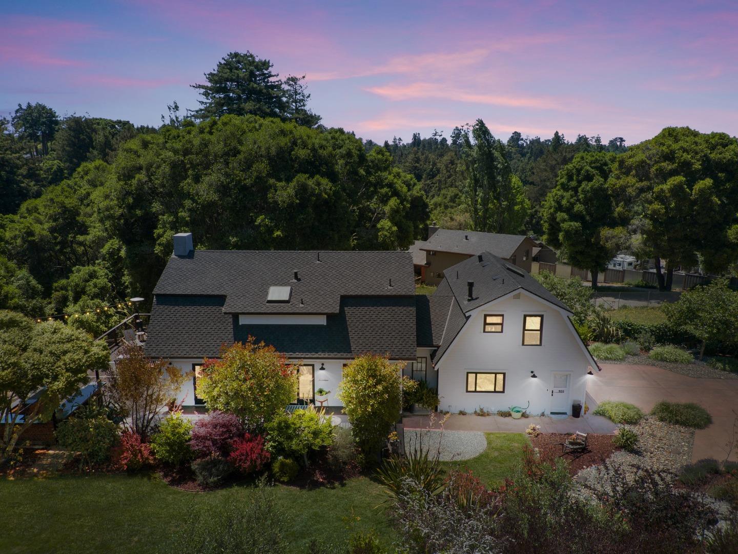 Detail Gallery Image 2 of 86 For 995 Old Farm Ln, Aptos,  CA 95003 - 3 Beds | 3 Baths