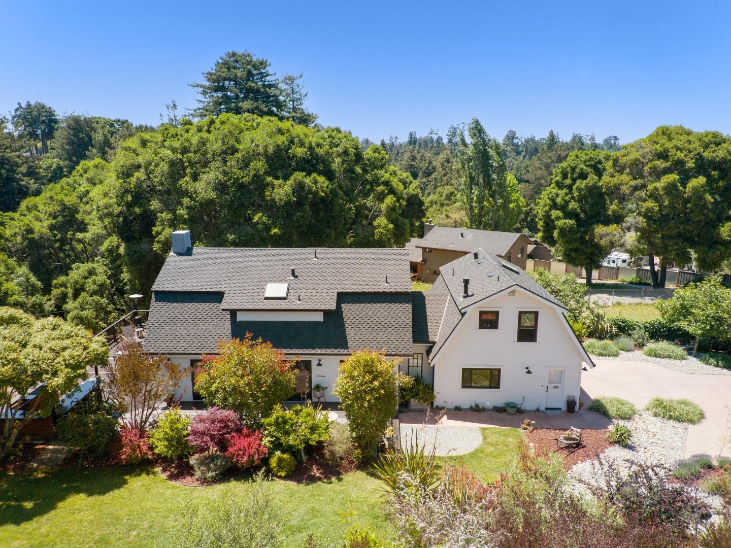 Detail Gallery Image 3 of 86 For 995 Old Farm Ln, Aptos,  CA 95003 - 3 Beds | 3 Baths