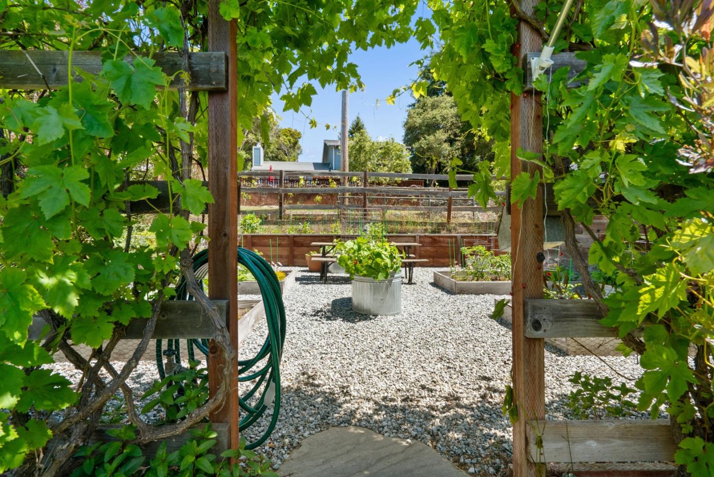 Detail Gallery Image 49 of 86 For 995 Old Farm Ln, Aptos,  CA 95003 - 3 Beds | 3 Baths