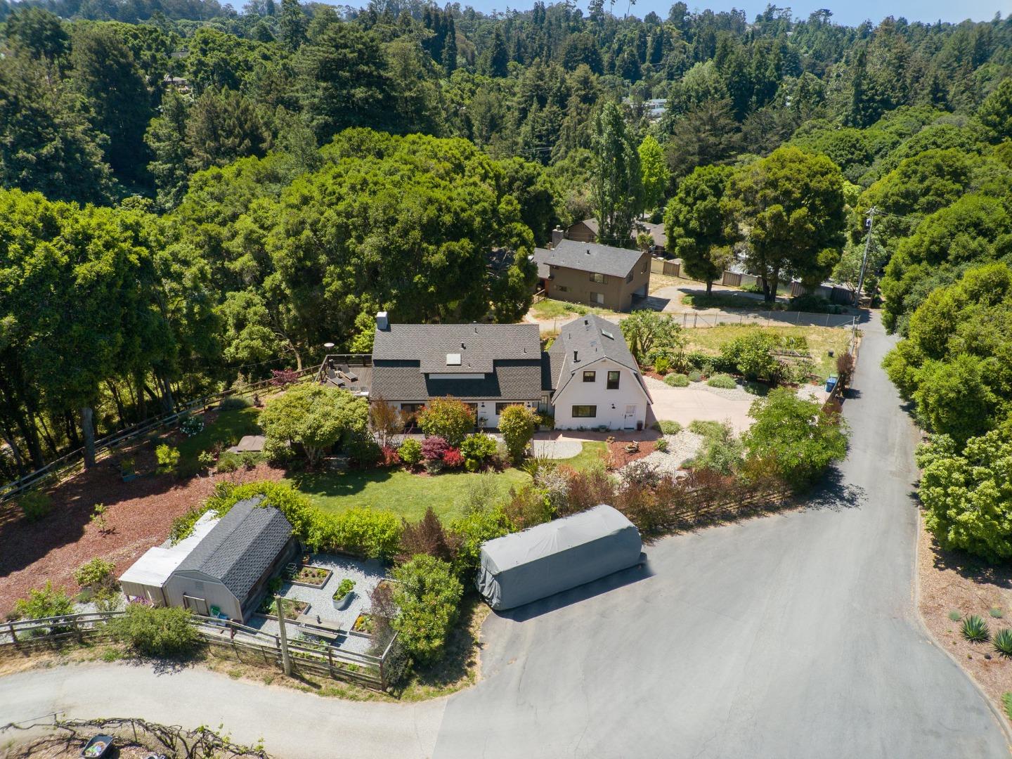 Detail Gallery Image 5 of 86 For 995 Old Farm Ln, Aptos,  CA 95003 - 3 Beds | 3 Baths