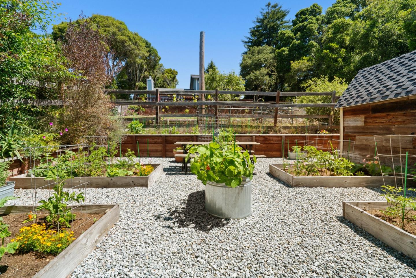 Detail Gallery Image 50 of 86 For 995 Old Farm Ln, Aptos,  CA 95003 - 3 Beds | 3 Baths