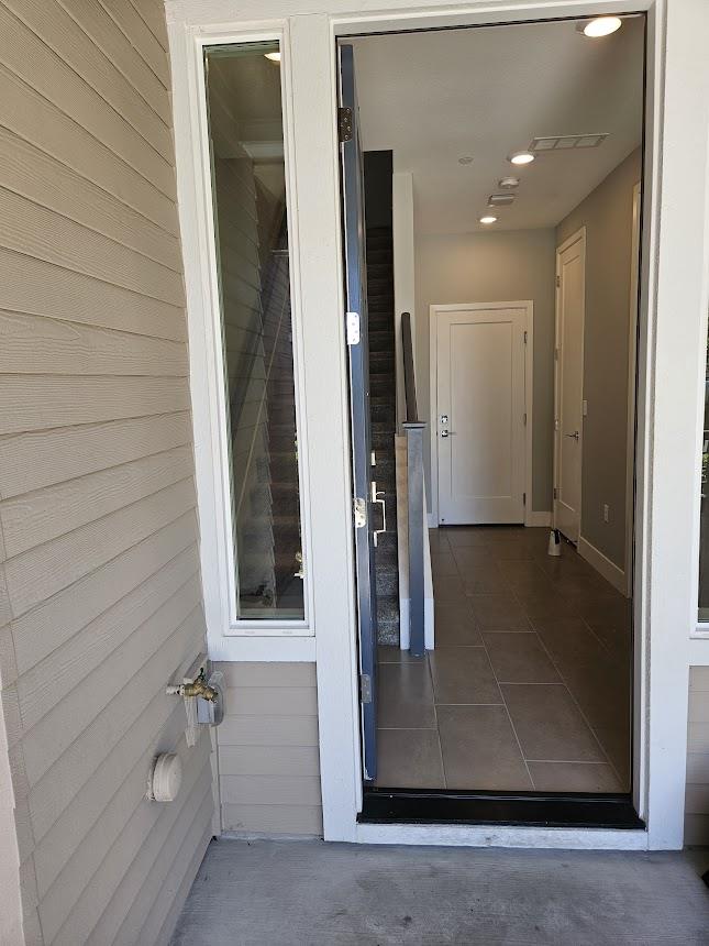 Detail Gallery Image 4 of 20 For 122 Ranch Ln, Mountain View,  CA 94040 - 3 Beds | 3/1 Baths
