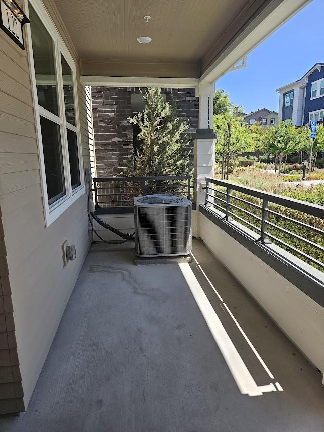Detail Gallery Image 5 of 20 For 122 Ranch Ln, Mountain View,  CA 94040 - 3 Beds | 3/1 Baths