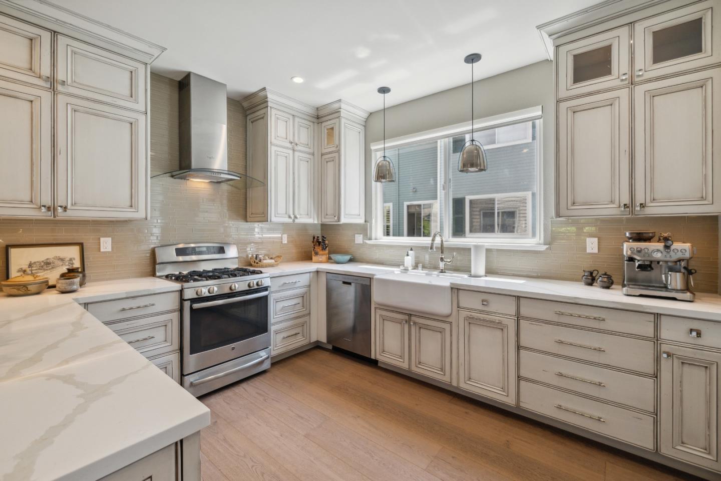 Detail Gallery Image 13 of 72 For 113 Claremont Ter, Santa Cruz,  CA 95060 - 2 Beds | 2/1 Baths