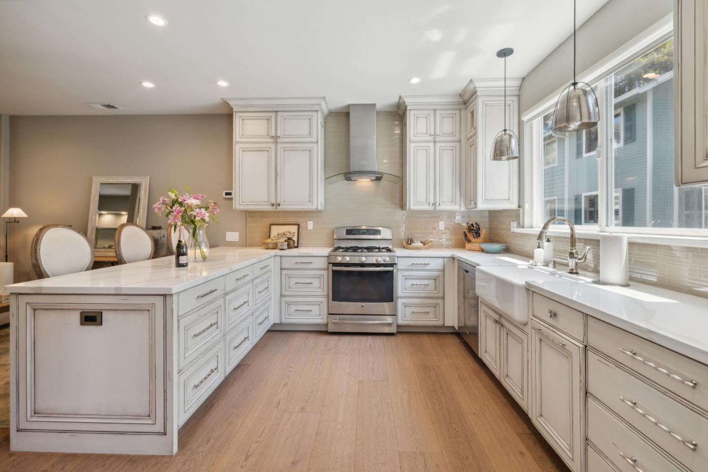 Detail Gallery Image 14 of 72 For 113 Claremont Ter, Santa Cruz,  CA 95060 - 2 Beds | 2/1 Baths