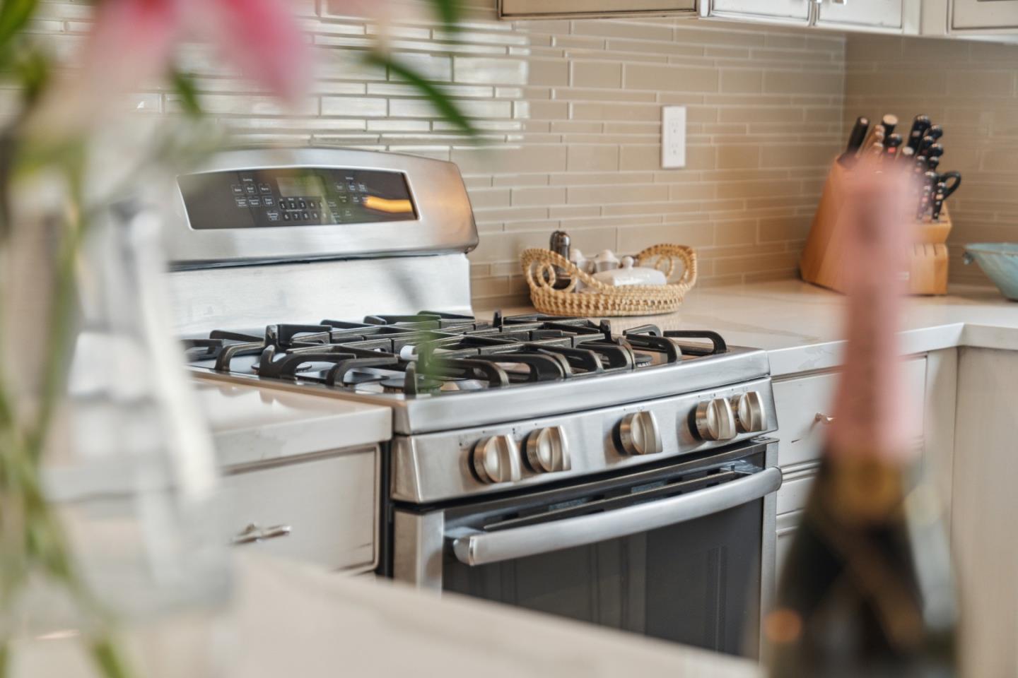 Detail Gallery Image 15 of 72 For 113 Claremont Ter, Santa Cruz,  CA 95060 - 2 Beds | 2/1 Baths