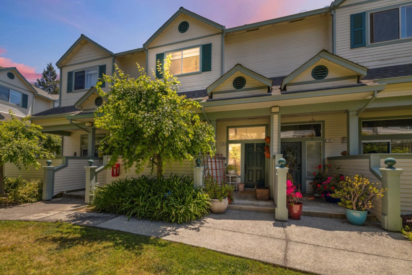 Detail Gallery Image 2 of 72 For 113 Claremont Ter, Santa Cruz,  CA 95060 - 2 Beds | 2/1 Baths