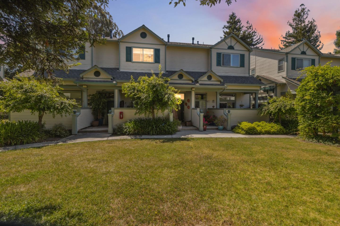 Detail Gallery Image 3 of 72 For 113 Claremont Ter, Santa Cruz,  CA 95060 - 2 Beds | 2/1 Baths