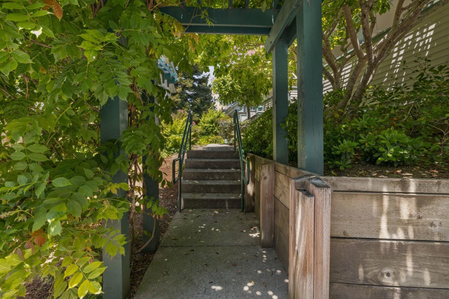 Detail Gallery Image 59 of 72 For 113 Claremont Ter, Santa Cruz,  CA 95060 - 2 Beds | 2/1 Baths