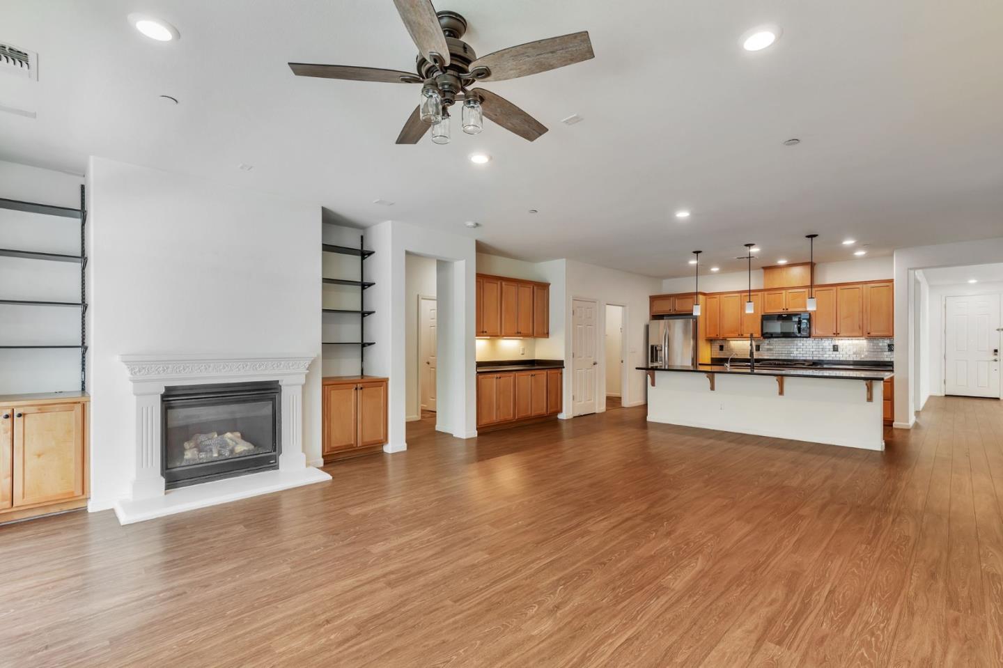 Detail Gallery Image 10 of 26 For 1254 Steinbeck Dr, Hollister,  CA 95023 - 3 Beds | 2 Baths