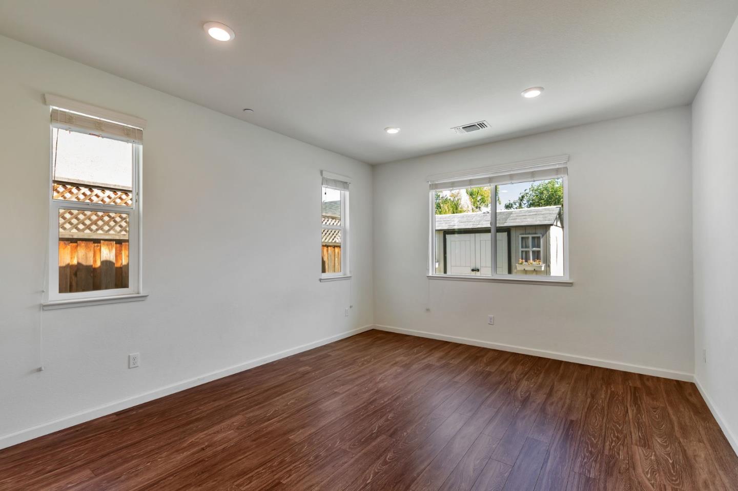 Detail Gallery Image 11 of 26 For 1254 Steinbeck Dr, Hollister,  CA 95023 - 3 Beds | 2 Baths