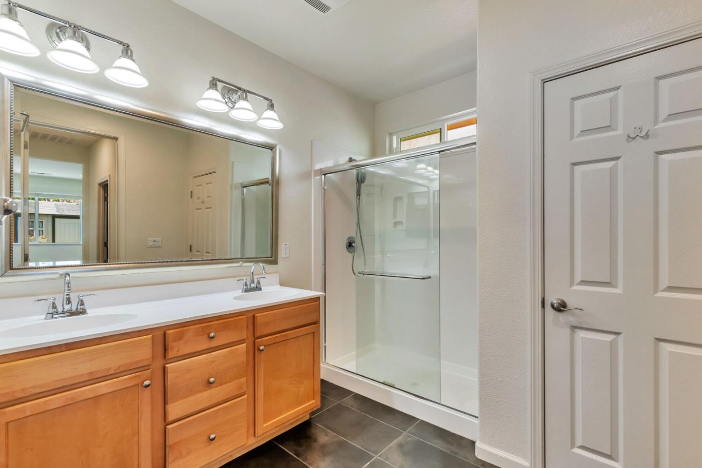 Detail Gallery Image 13 of 26 For 1254 Steinbeck Dr, Hollister,  CA 95023 - 3 Beds | 2 Baths