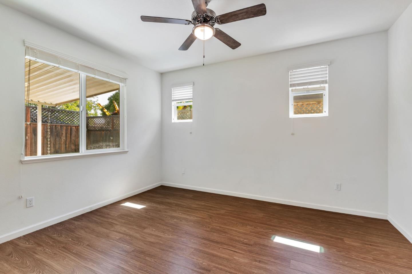 Detail Gallery Image 14 of 26 For 1254 Steinbeck Dr, Hollister,  CA 95023 - 3 Beds | 2 Baths