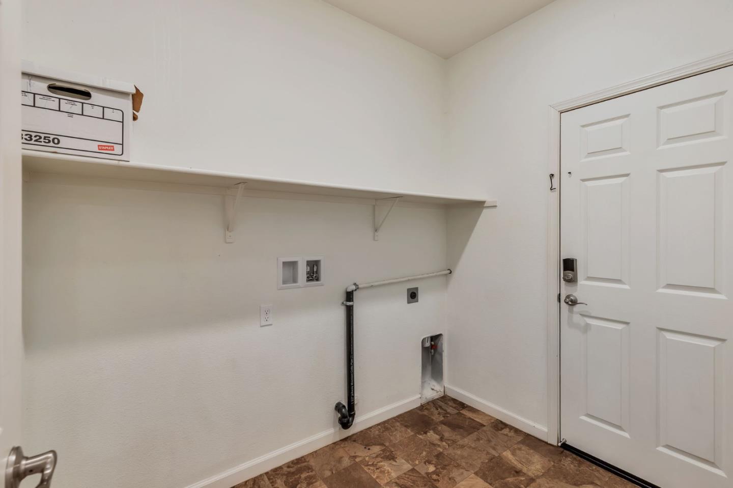 Detail Gallery Image 17 of 26 For 1254 Steinbeck Dr, Hollister,  CA 95023 - 3 Beds | 2 Baths