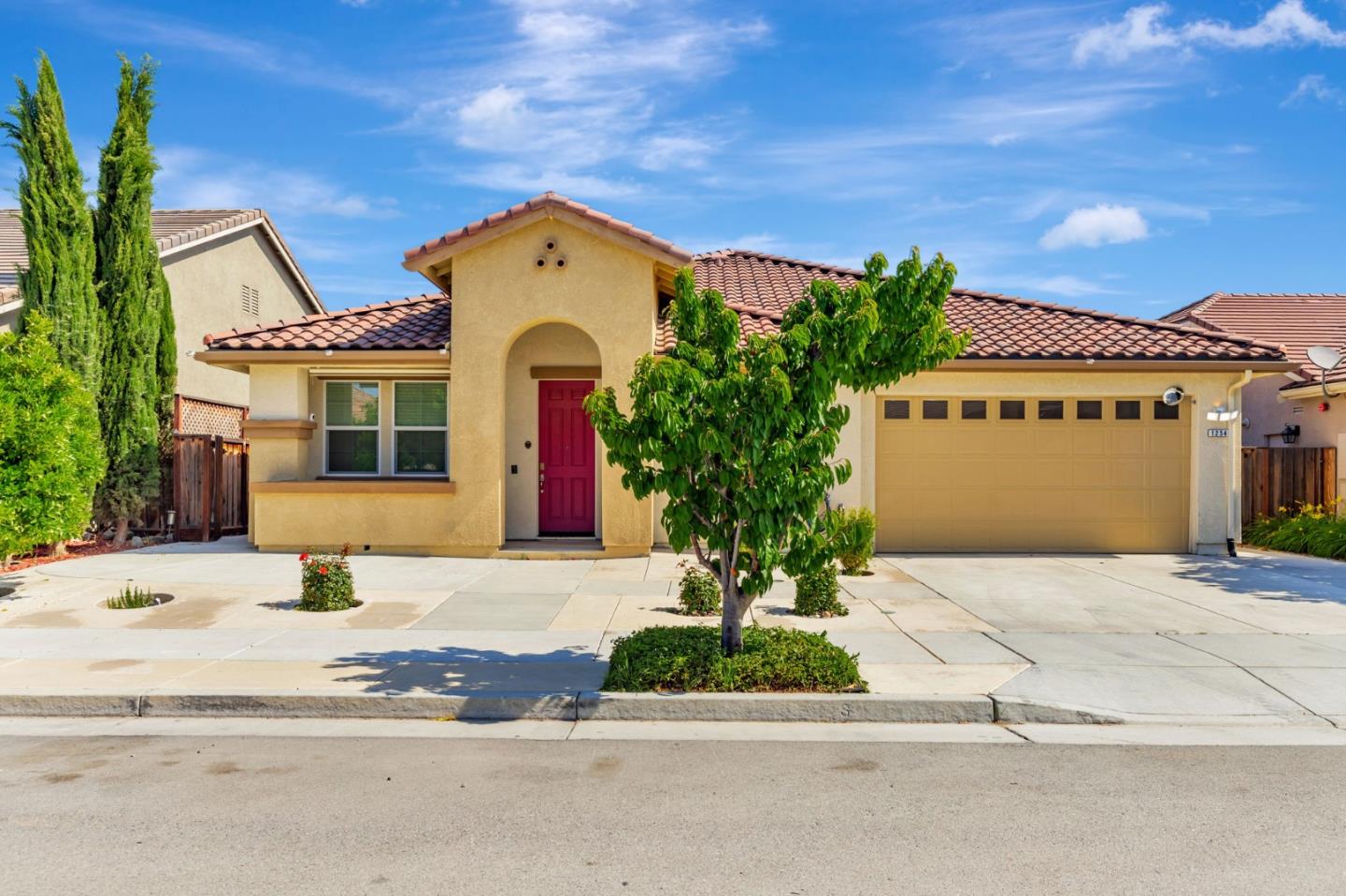 Detail Gallery Image 2 of 26 For 1254 Steinbeck Dr, Hollister,  CA 95023 - 3 Beds | 2 Baths