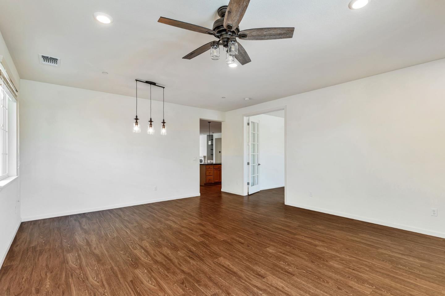 Detail Gallery Image 5 of 26 For 1254 Steinbeck Dr, Hollister,  CA 95023 - 3 Beds | 2 Baths
