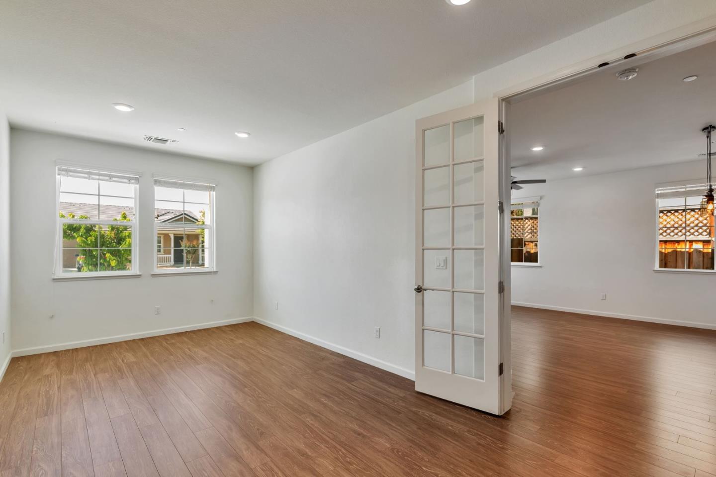 Detail Gallery Image 6 of 26 For 1254 Steinbeck Dr, Hollister,  CA 95023 - 3 Beds | 2 Baths