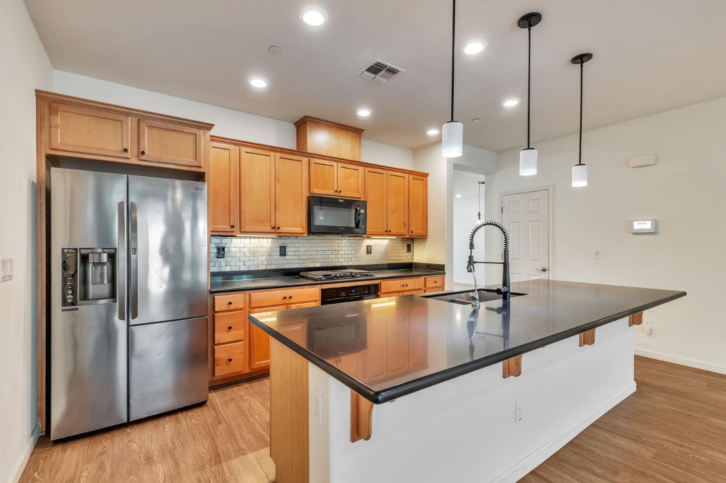 Detail Gallery Image 8 of 26 For 1254 Steinbeck Dr, Hollister,  CA 95023 - 3 Beds | 2 Baths