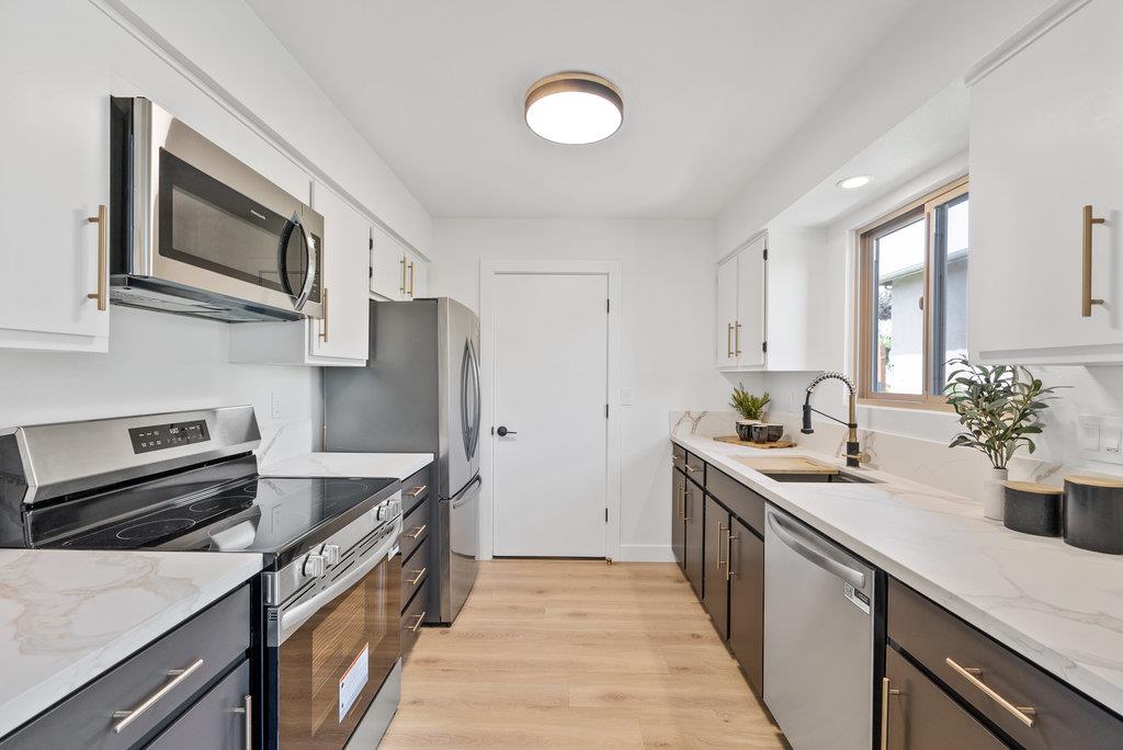 Detail Gallery Image 7 of 36 For 751 7th Ave, Santa Cruz,  CA 95062 - 2 Beds | 2/1 Baths
