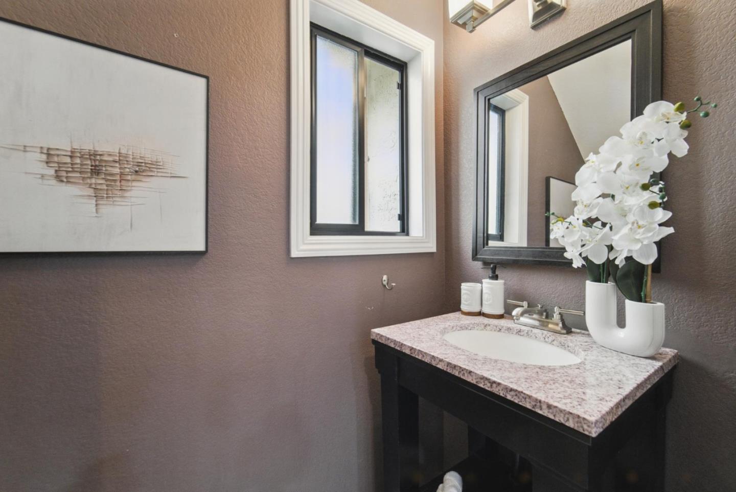 Detail Gallery Image 10 of 26 For 2082 Wente Way, San Jose,  CA 95125 - 2 Beds | 2/1 Baths