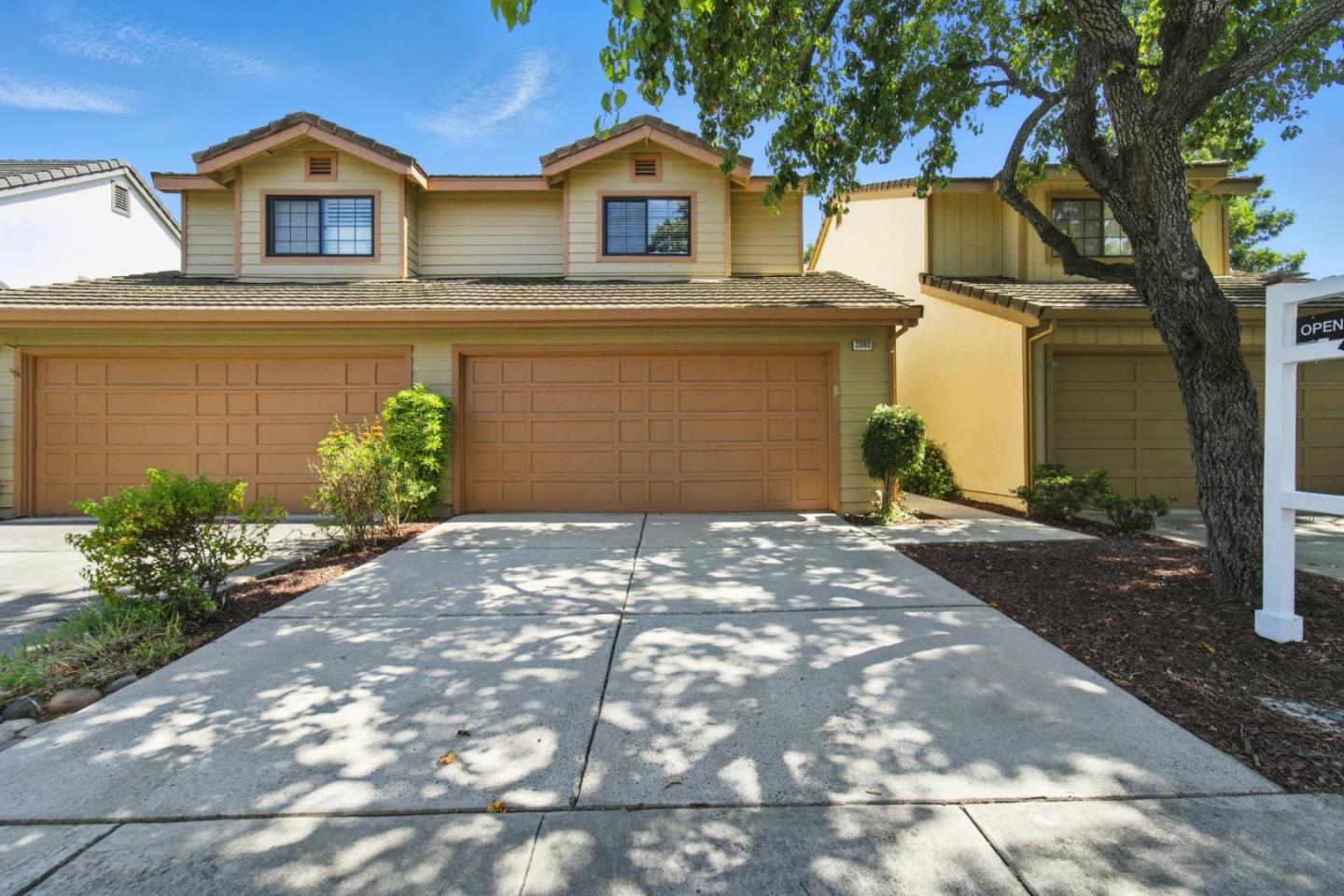 Detail Gallery Image 2 of 26 For 2082 Wente Way, San Jose,  CA 95125 - 2 Beds | 2/1 Baths