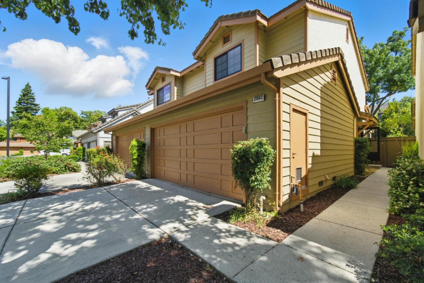 Detail Gallery Image 3 of 26 For 2082 Wente Way, San Jose,  CA 95125 - 2 Beds | 2/1 Baths