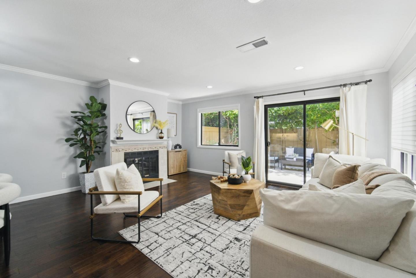 Detail Gallery Image 5 of 26 For 2082 Wente Way, San Jose,  CA 95125 - 2 Beds | 2/1 Baths