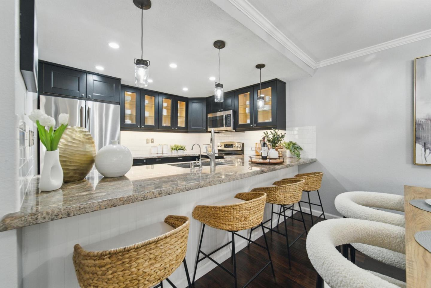 Detail Gallery Image 6 of 26 For 2082 Wente Way, San Jose,  CA 95125 - 2 Beds | 2/1 Baths