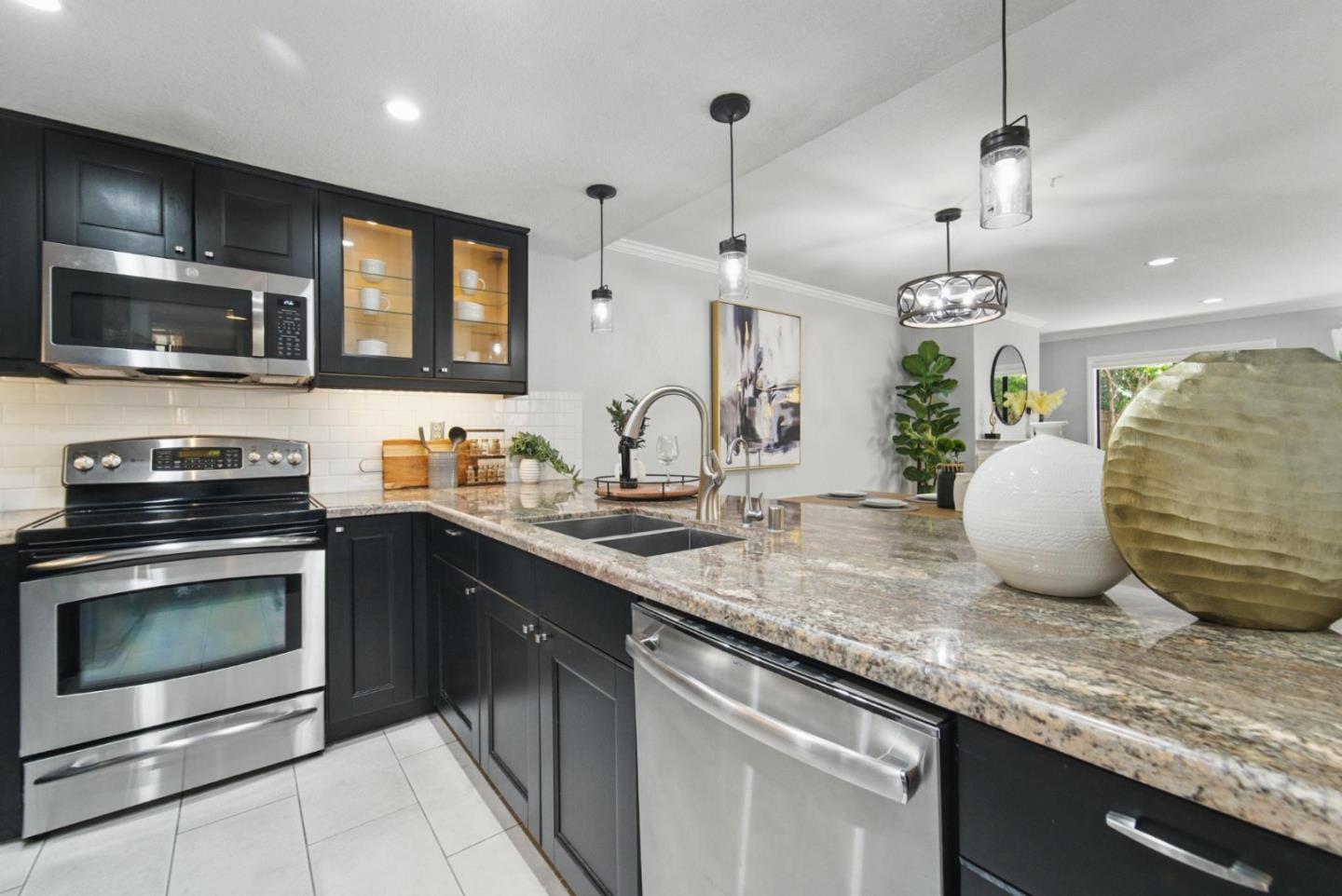 Detail Gallery Image 8 of 26 For 2082 Wente Way, San Jose,  CA 95125 - 2 Beds | 2/1 Baths