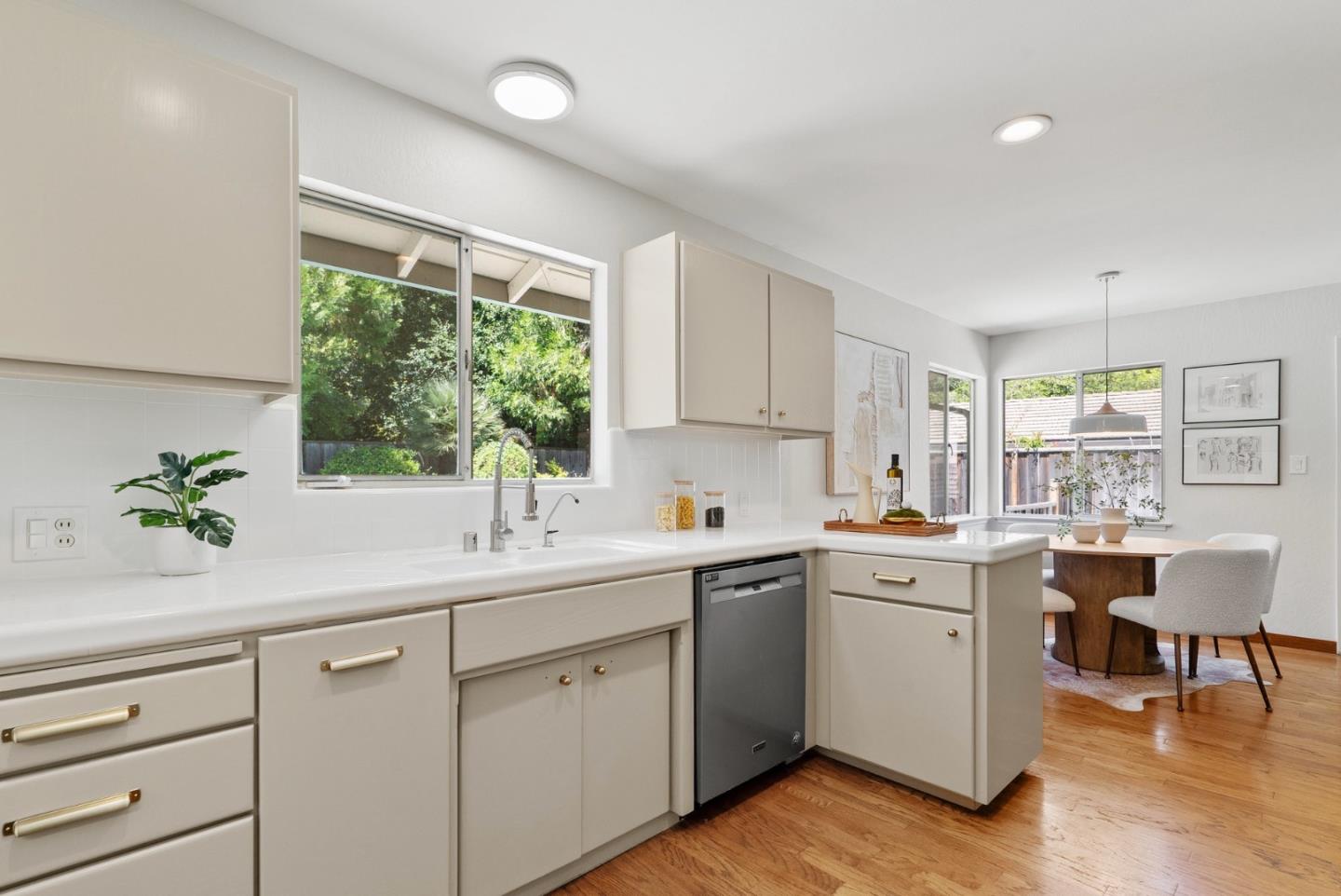 Detail Gallery Image 24 of 46 For 2050 Wooded Glen Dr, Los Altos,  CA 94024 - 3 Beds | 2/1 Baths