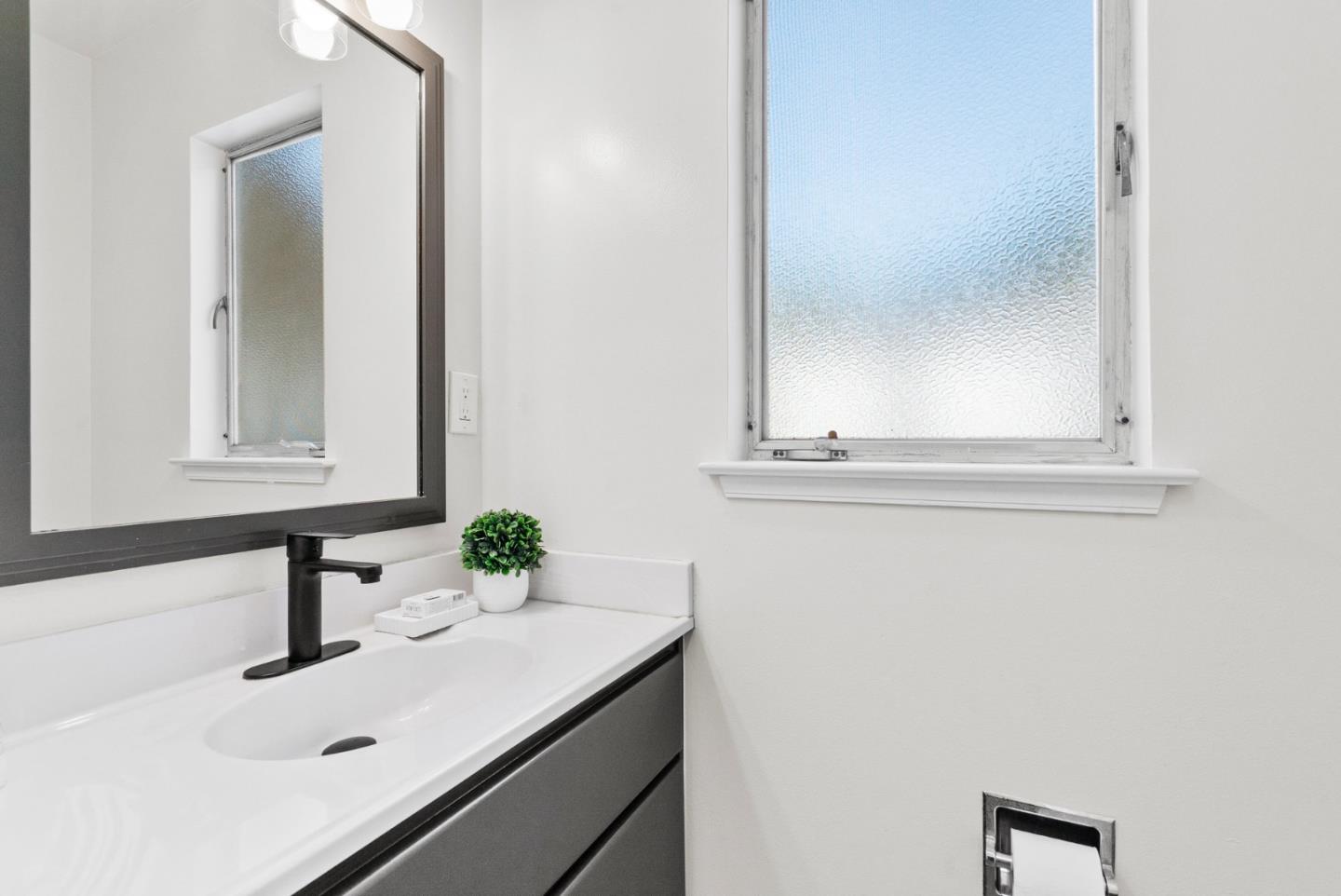 Detail Gallery Image 28 of 46 For 2050 Wooded Glen Dr, Los Altos,  CA 94024 - 3 Beds | 2/1 Baths