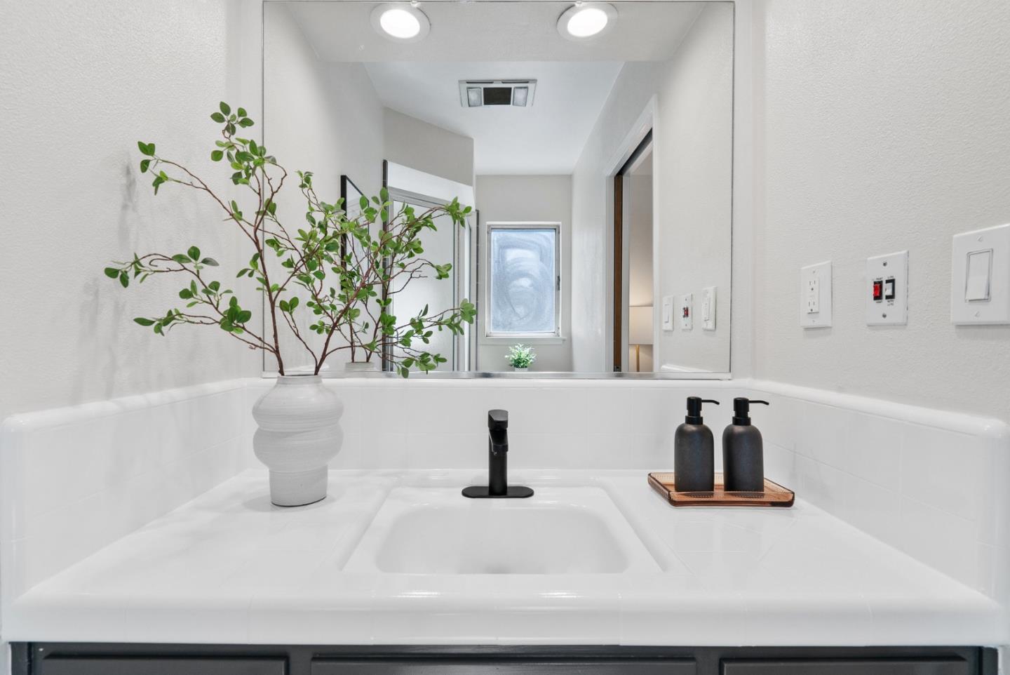 Detail Gallery Image 32 of 46 For 2050 Wooded Glen Dr, Los Altos,  CA 94024 - 3 Beds | 2/1 Baths
