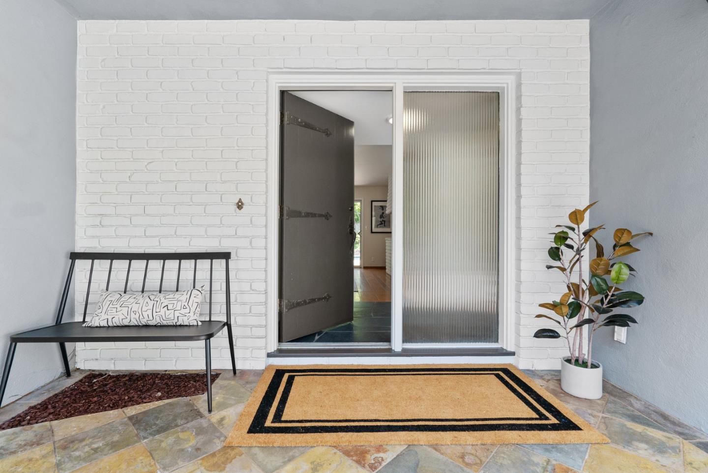 Detail Gallery Image 4 of 46 For 2050 Wooded Glen Dr, Los Altos,  CA 94024 - 3 Beds | 2/1 Baths