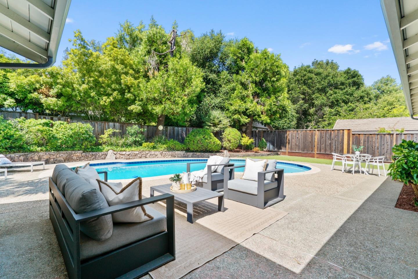 Detail Gallery Image 40 of 46 For 2050 Wooded Glen Dr, Los Altos,  CA 94024 - 3 Beds | 2/1 Baths