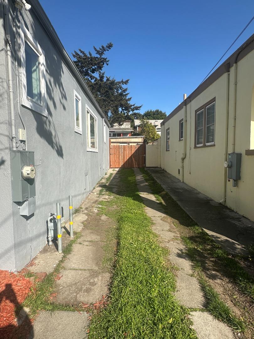 Detail Gallery Image 4 of 63 For 3050 22nd Ave, Oakland,  CA 94602 - 2 Beds | 1 Baths