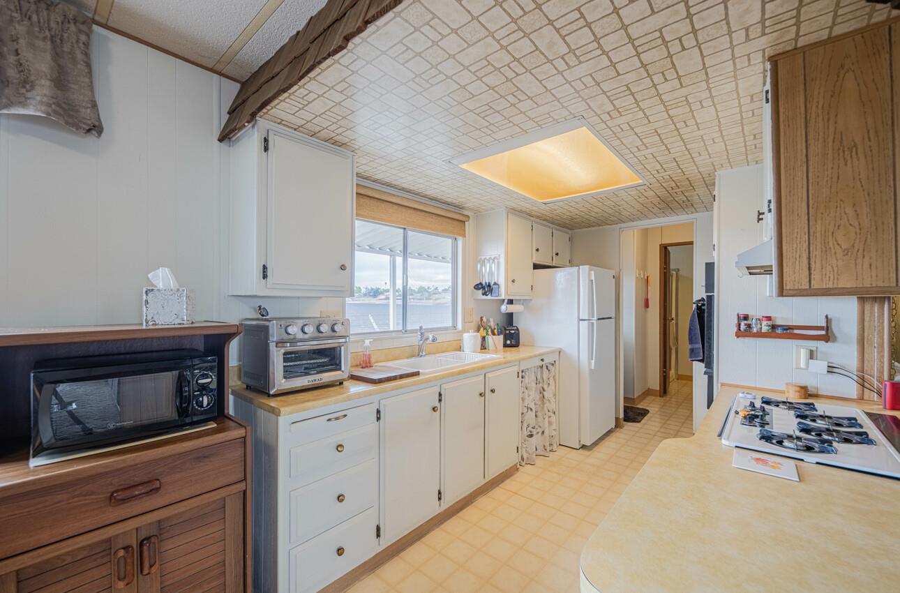 Detail Gallery Image 12 of 49 For 150 Kern St #39,  Salinas,  CA 93905 - 3 Beds | 2 Baths
