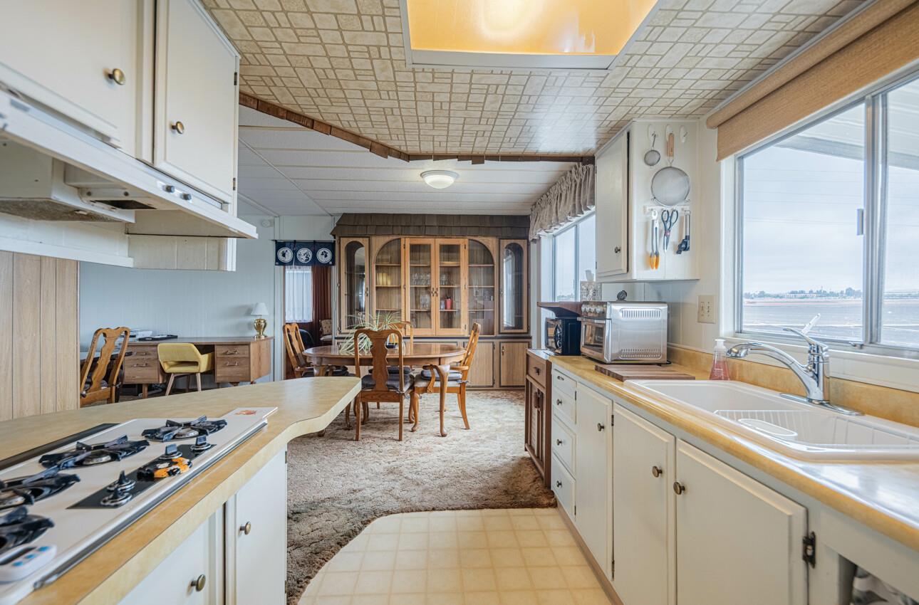 Detail Gallery Image 15 of 49 For 150 Kern St #39,  Salinas,  CA 93905 - 3 Beds | 2 Baths