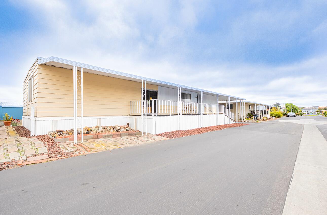 Detail Gallery Image 3 of 49 For 150 Kern St #39,  Salinas,  CA 93905 - 3 Beds | 2 Baths