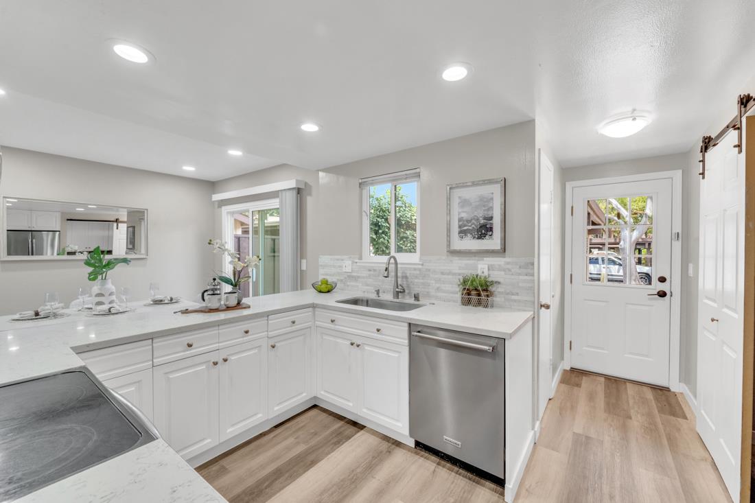 Detail Gallery Image 15 of 44 For 4926 Poplar Terrace, Campbell,  CA 95008 - 3 Beds | 1/1 Baths