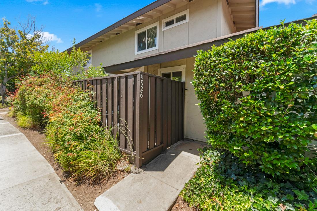 Detail Gallery Image 2 of 44 For 4926 Poplar Terrace, Campbell,  CA 95008 - 3 Beds | 1/1 Baths