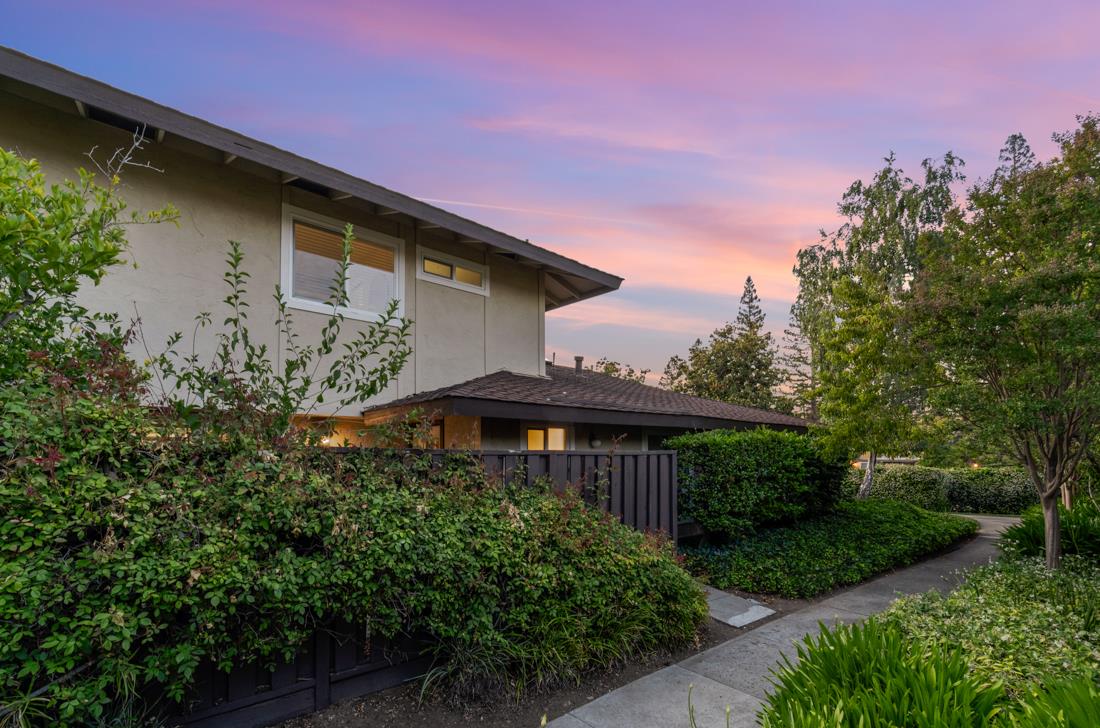 Detail Gallery Image 3 of 44 For 4926 Poplar Terrace, Campbell,  CA 95008 - 3 Beds | 1/1 Baths