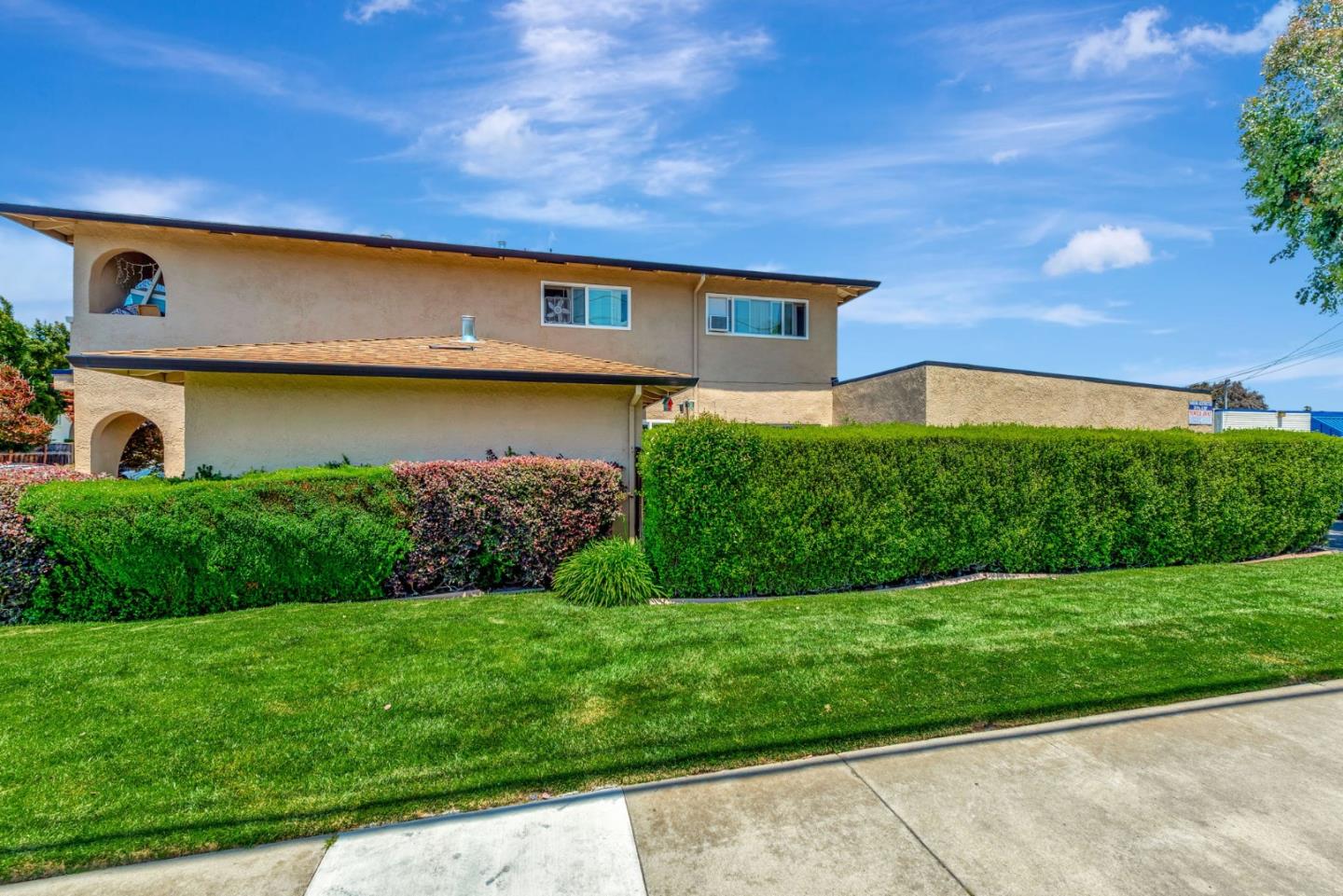 Detail Gallery Image 4 of 16 For 1144 Delna Manor Ln, San Jose,  CA 95128 - – Beds | – Baths