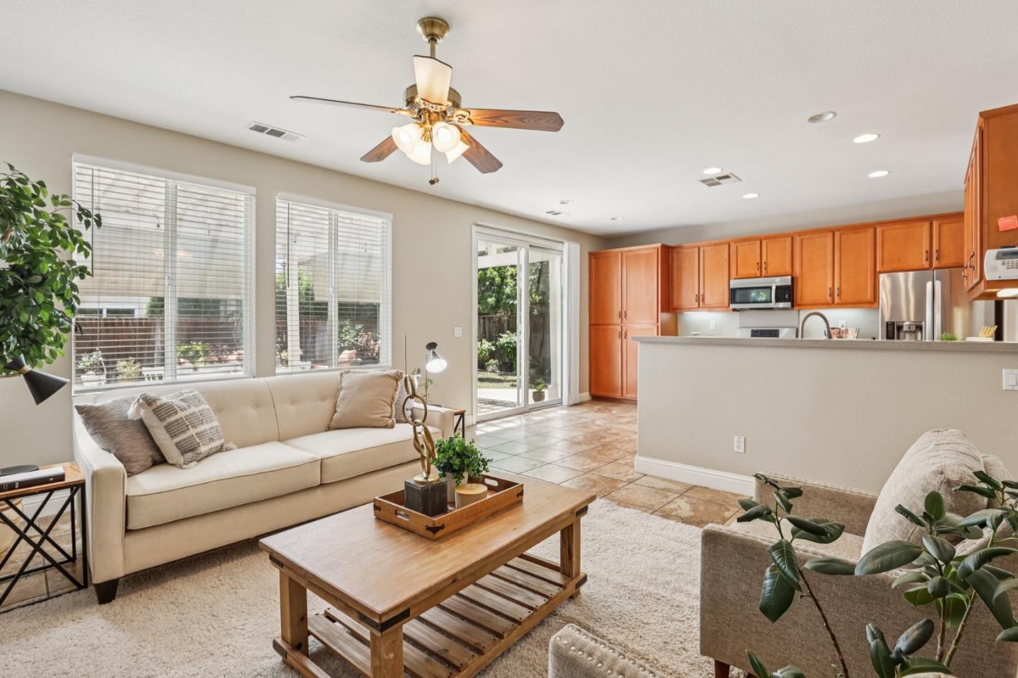 Detail Gallery Image 10 of 44 For 1460 Kyle Ct, Tracy,  CA 95377 - 4 Beds | 3 Baths