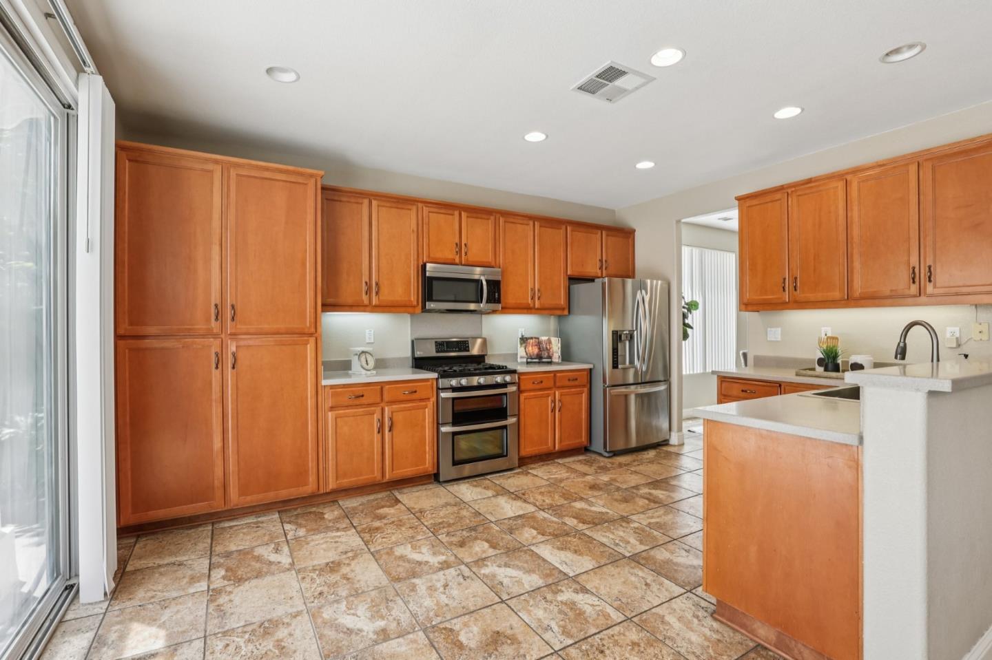 Detail Gallery Image 14 of 44 For 1460 Kyle Ct, Tracy,  CA 95377 - 4 Beds | 3 Baths