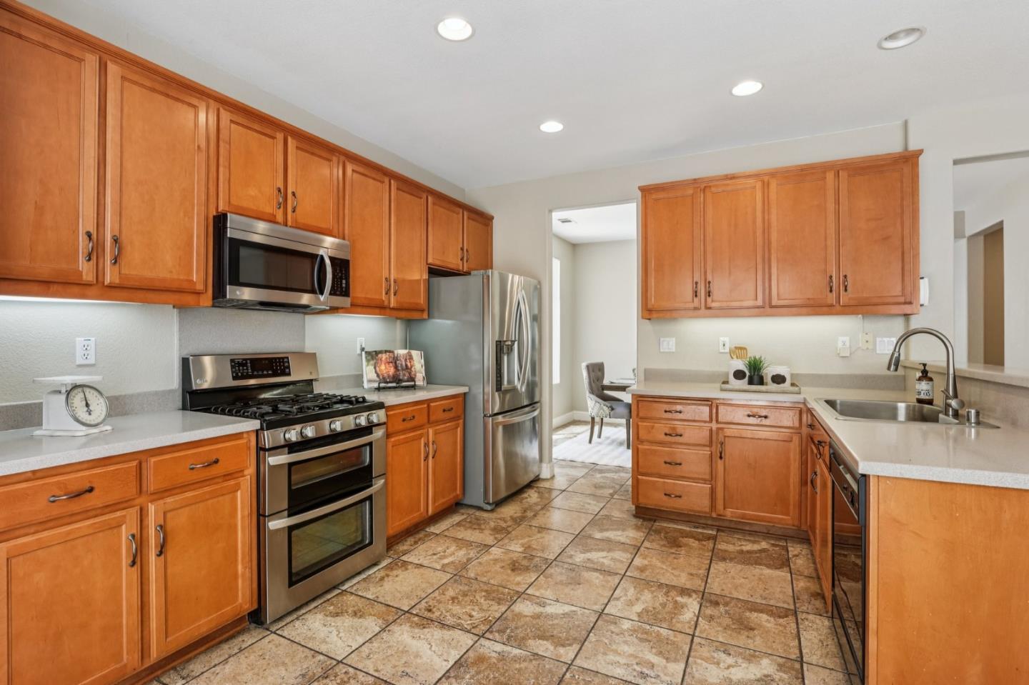 Detail Gallery Image 15 of 44 For 1460 Kyle Ct, Tracy,  CA 95377 - 4 Beds | 3 Baths