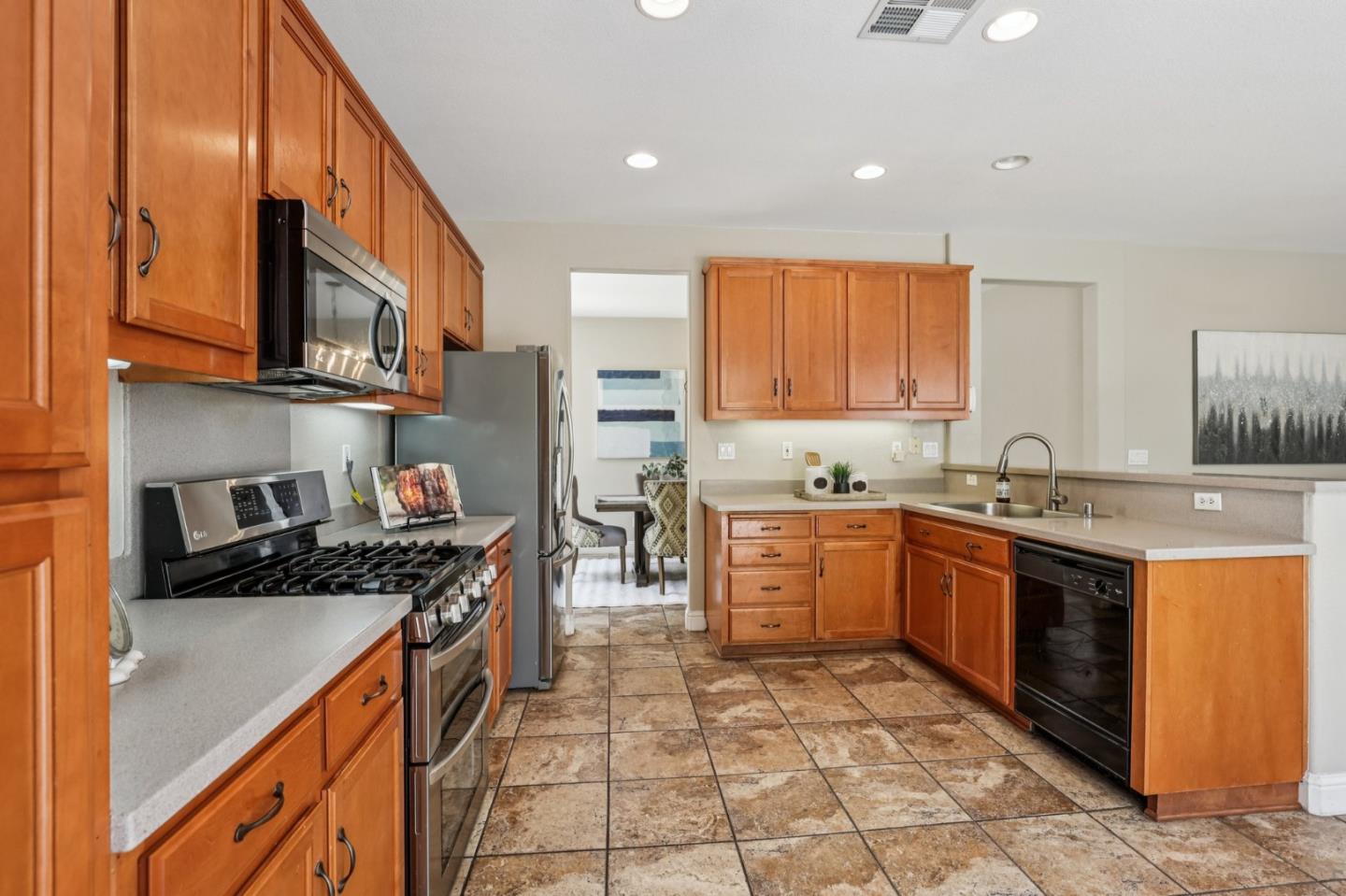 Detail Gallery Image 16 of 44 For 1460 Kyle Ct, Tracy,  CA 95377 - 4 Beds | 3 Baths